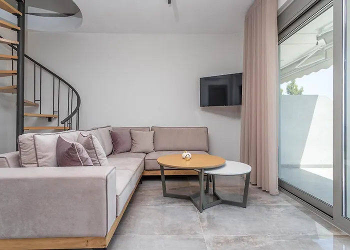 Alexmare Seaview House *