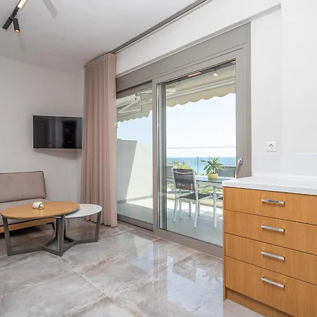 Nyaraló Alexmare Seaview House *